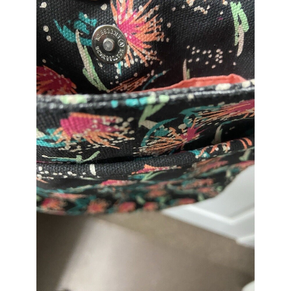 Kavu Crossbody Bag Floral Messenger Tote - Picture 7 of 9